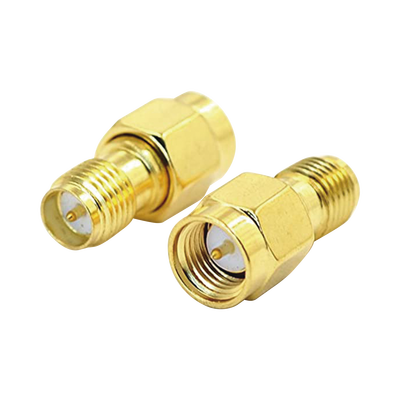 Adaptador de SMA Macho a SMA Hembra Inverso, Oro/ Oro/ Teflón.