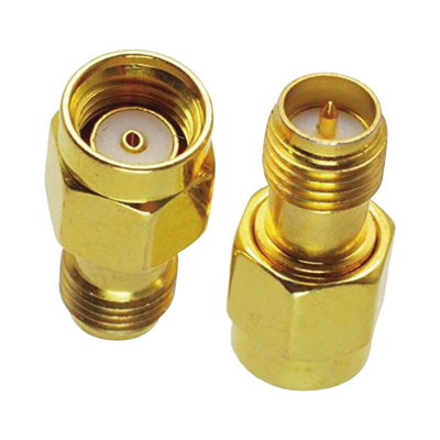 Adaptador-Extensión, de SMA Macho Inverso a SMA Hembra Inverso, Oro/ Oro/ Teflón.