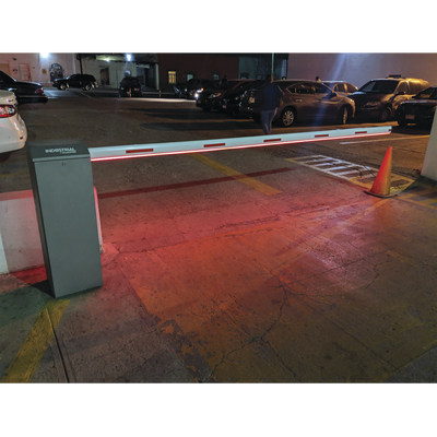 Barrera vehicular izquierda / Soporta brazo de hasta 3 m / Apertura en 1.5 s /Final de carrera ajustable por programación / Movimiento fluido / Diseño elegante color gris
