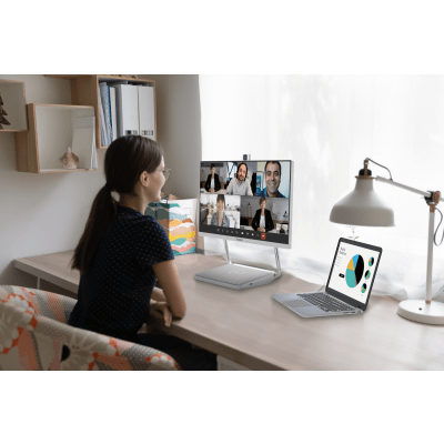 Sistema de Videoconferencia Todo en Uno DeskVision A24 de Yealink con cámara 4K y pantalla táctil de 24”