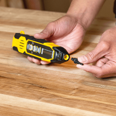 Sonda Digital Profesional / Rastreo de Tono Digital y Analógico / LED para Espacios Oscuros / Conector de Auriculares para Ruido Extremo / Modelo VDV500-223 / Cumple con Certificaciones CE y UKCA / Punta de Sonda Reemplazable