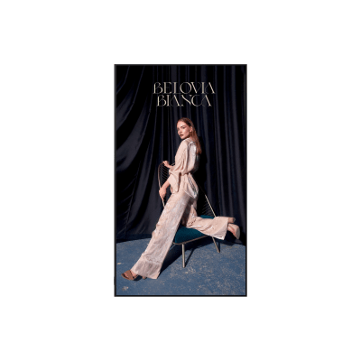 Pantalla LED 115" 4K UHD / Panel VA / Brillo 1,000 nit / Contraste Dinámico Mega / Ángulo de Visión 178°/178° / Tizen 8.0 / Bezel-less / Soporte 24/7 / HDMI 2.1 / DisplayPort 1.4 / WiFi-Bluetooth