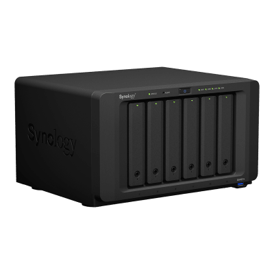 NAS Synology DiskStation DS1621+ | 6 Bahías | Procesador AMD Ryzen V1500B | 4 GB DDR4 ECC | Expansión Hasta 16 Bahías | 2 Ranuras M.2 NVMe | Puerto 10GbE RJ-45 | Compatibilidad RAID | Btrfs | Virtualización | Caché SSD.