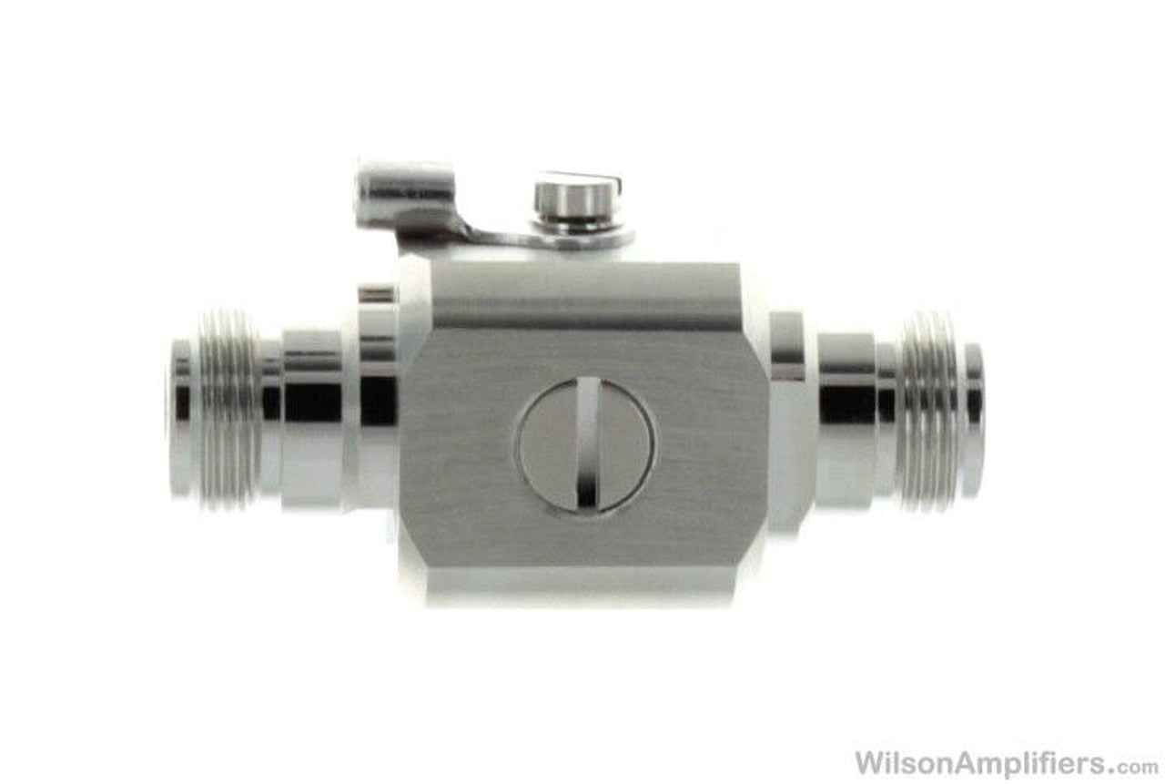 Protector contra descargas eléctricas. Cubre los rangos de frecuencia de los amplificadores de Señal Celular. 50 Ohm. Conectores N.